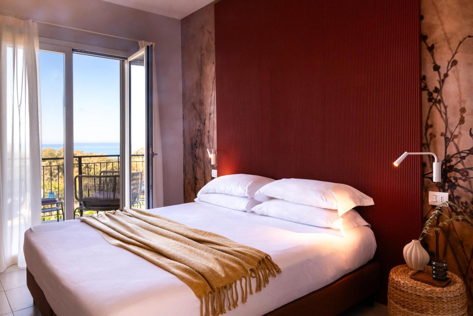 Luna Minoica Suites And Apartments Монталлегро Экстерьер фото